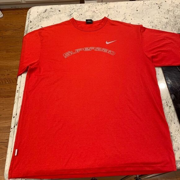 Nike Superbad Logo Dri-Fit Red at-Shirt sz L - Picture 1 of 5